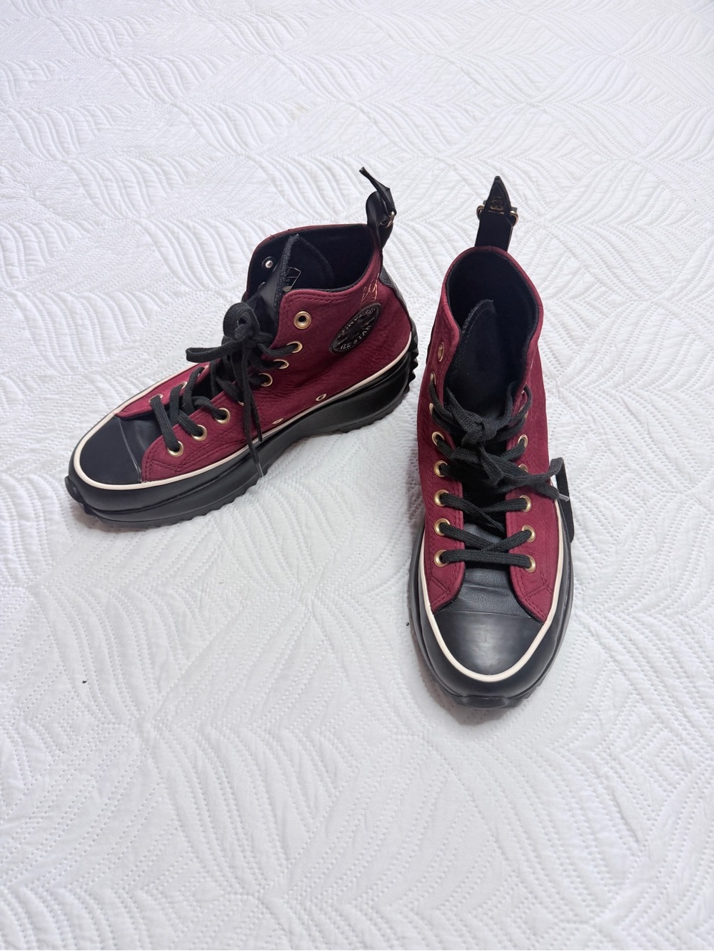 Converse Run Star Hike Women’s Burgundy-Black High Top Sneakers. Size 9